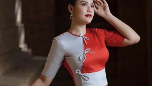 ခါးသေးရင်ချီ ပဒုမ္မနီ