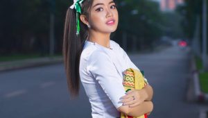 အစိမ်းအိုးလေး လိုးနေပြီ