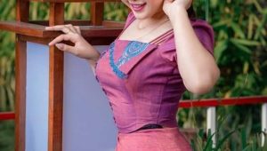 ခလေးသုံးယောက်အမေ