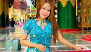 မှိုရတဲ့ရုပ်ကြီးနဲ့