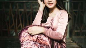 မွှေးစိမ်းညှင်းလေးများထောင်လျှက်