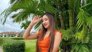 ခေါက်ထီးလေးမလုံ့တလုံ