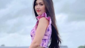 မြလေးအကုန်သိတယ်