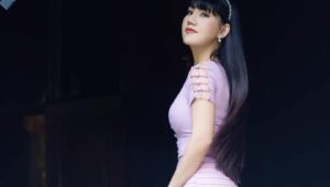 ရင်နှင့်ရင်း၍ဆပ်ခဲ့သည်