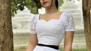 သံလွင်ဆီလေးလောင်းလိုက် သွင်းလိုက်နဲ့