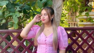 အပျိုကြီးမမအုံပုန်း
