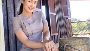 နှုတ်ခမ်းဖူးလေး