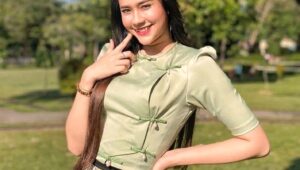 အငယ်ကောင်ရဲ့ ထိပ်