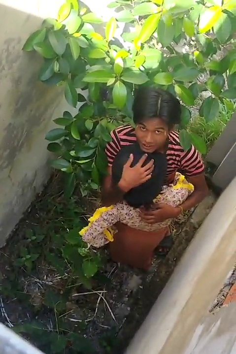 မတ်တပ်ရပ်ကြုံး ချောင်းရိုက်