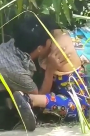 ဖင်ချွတ်ပြီး ဘာဂျာကောက်မှုတ်တဲ့ကျော်ကြီး