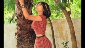 ရွှေရင်အစုံ တလျှပ်လျှပ်တုန်