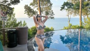 Shwe Poe Eain at beach