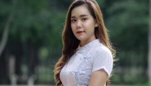 အချစ်ပင်လယ်နှင့် မိန်းမလှကျွန်း