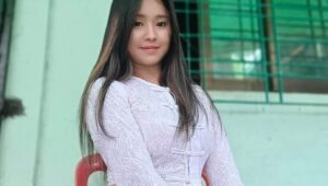 အားမရနိုင်တဲ့သူမ