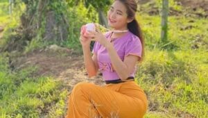 ကားပေါ်က ကောင်ဆိုးလေး